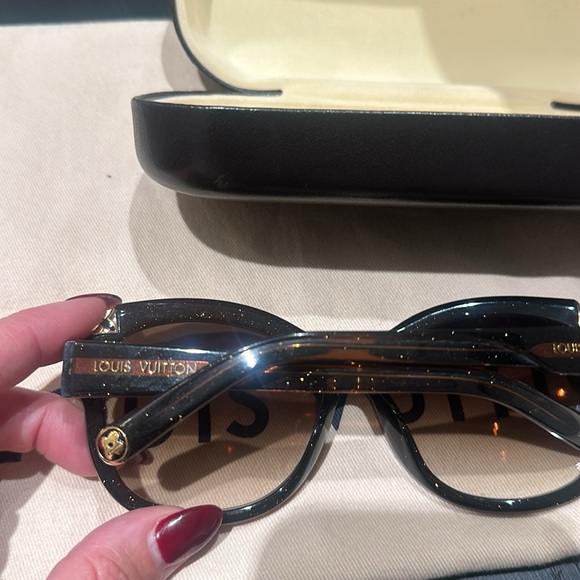 Louis Vuitton sunglasses - Picture 3 of 6